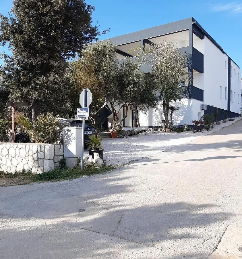 Apartmani Emanuel Mandre