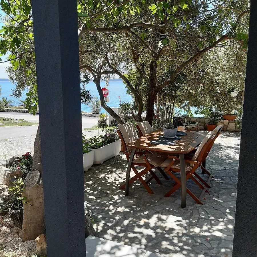 Apartmani Emanuel Mandre 0*,